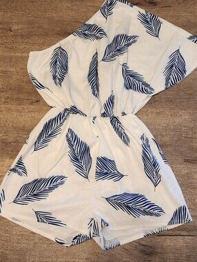 Cupshe Tropical Palm Leaf One-Shoulder Romper featuring an elasticized waist